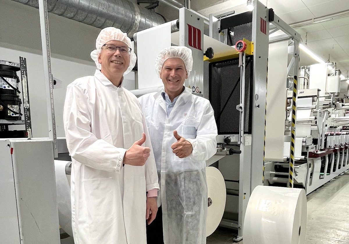 Claus Schüring und Bernd Schopferer bei der Installation des MBS von Martin Automatic in Marburg (Quelle: The Publicity Studio)