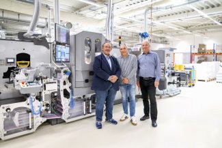 V.l.n.r.: Carlo Stefano Lodi (Cartes), Stefan Harder (Geschäftsführer von Harder Online) und Reinhart Dortschy (Dortschy ist Cartes-Vertreter für Deutschland und Österreich)