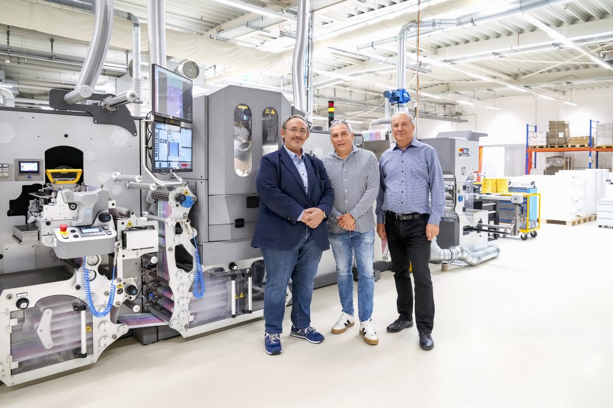 V.l.n.r.: Carlo Stefano Lodi (Cartes), Stefan Harder (Geschäftsführer von Harder Online) und Reinhart Dortschy (Dortschy ist Cartes-Vertreter für Deutschland und Österreich)