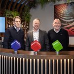 V.l.: David Kitson (Managing Director, Nilpeter UK), Ian Kendall (Gründer und CEO, Reflex Group), und Nick Hughes (ehem. Managing Director, Nilpeter UK) (Quelle: Nilpeter)
