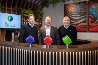 V.l.: David Kitson (Managing Director, Nilpeter UK), Ian Kendall (Gründer und CEO, Reflex Group), und Nick Hughes (ehem. Managing Director, Nilpeter UK) (Quelle: Nilpeter)