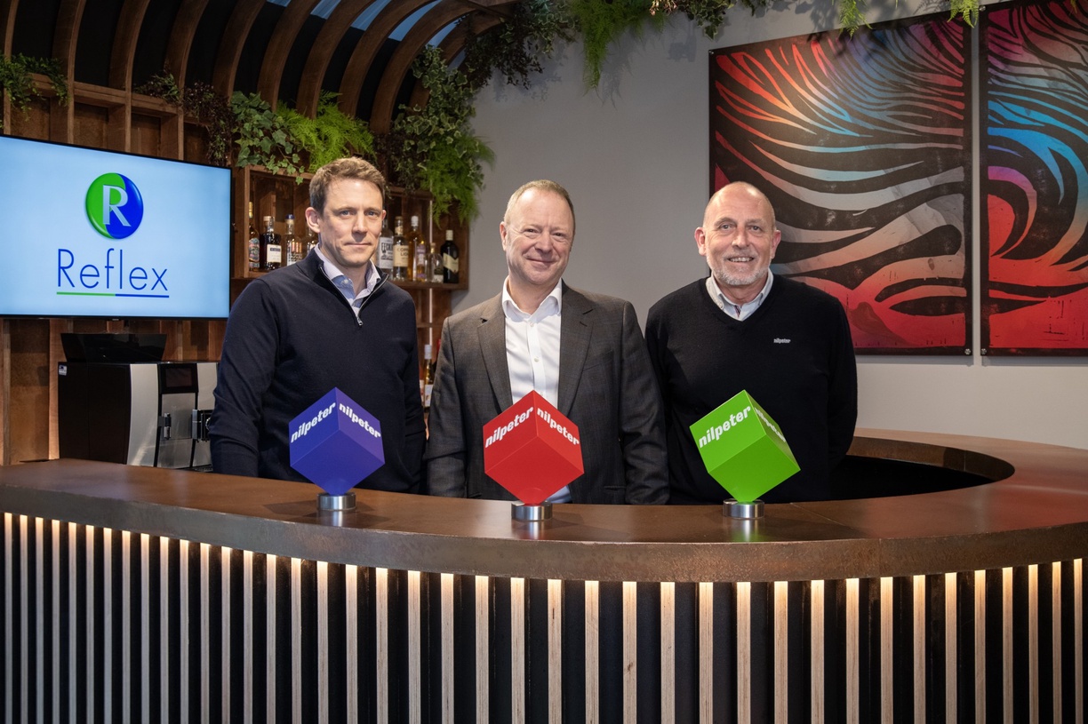 V.l.: David Kitson (Managing Director, Nilpeter UK), Ian Kendall (Gründer und CEO, Reflex Group), und Nick Hughes (ehem. Managing Director, Nilpeter UK) (Quelle: Nilpeter)