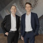Michael Dür (l.) und Simon Sohm (r.) führen Carini zu zweit weiter und übernehmen die Aufgaben von Christian Zoll, der einen anderen Weg beschreitet (Quelle: Carini)