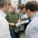 Welche Sonotrode ist die richtige? Beim Ultraschallschweißen ging es um die unterschiedlichen Schweißarten und das perfekte Zusammenspiel von Material und Maschine (Quelle: Schreiner Group)