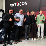 V.l.: Metin Ertem, Betriebsleiter bei Rotocon; Cesar Martinez, leitender Installations- und Wartungstechniker bei Jackrom; Daniel Zaragoza, geschäftsführender Gesellschafter und Leiter des Maschinenbereichs bei Jackrom; Susana Zaragoza, geschäftsführende Gesellschafterin und Leiterin der Bereiche Entwicklung und Qualität bei Jackrom; Leonardo Ricci, Susanas Ehemann; und Marco Aengenvoort, Geschäftsführer von Rotocon Europe (Quelle: Rotocon)