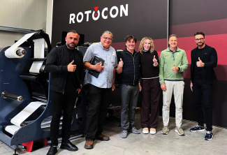V.l.: Metin Ertem, Betriebsleiter bei Rotocon; Cesar Martinez, leitender Installations- und Wartungstechniker bei Jackrom; Daniel Zaragoza, geschäftsführender Gesellschafter und Leiter des Maschinenbereichs bei Jackrom; Susana Zaragoza, geschäftsführende Gesellschafterin und Leiterin der Bereiche Entwicklung und Qualität bei Jackrom; Leonardo Ricci, Susanas Ehemann; und Marco Aengenvoort, Geschäftsführer von Rotocon Europe (Quelle: Rotocon)