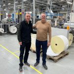 Moritz Osthoff mit Patrik Jenemark im Nordvalls Werk in Bjuv (Quelle: Martin Automatic)