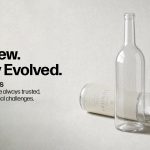 Die neue Haftlösung richtet sich an Wein- und Spirituosenmarken, die Etikettenanforderungen für Recycling- und Wiederverwendungskonzepte vereinheitlichen wollen (Quelle: Fedrigoni)
