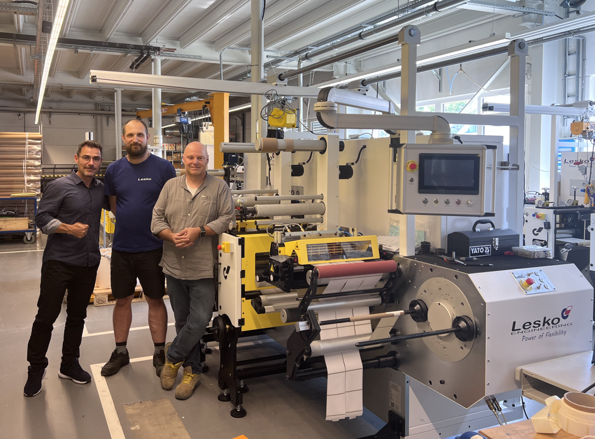 Die neu installierte Lesko CL 440 DIE 2 bei MRE erweitert die Kapazitäten in der Konfektionierung (Quelle: Lesko)