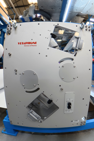 Die neue doppelseitige Vetaphone-Koronabehandlungsanlage bei Premier Coating & Converters hat die Betriebseffizienz des Unternehmens gesteigert (Quelle: Vetaphone)