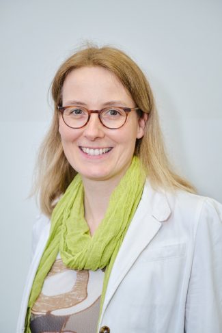 Lena Sellschopf ist Senior Projektleiterin des Deutschen Verpackungsinstituts e. V. (dvi). Die studierte Diplom-Verpackungstechnikerin und -Berufspädagogin ist seit 2004 unter anderem als Nachhaltigkeitsbeauftragte beim dvi tätig (Quelle: dvi)