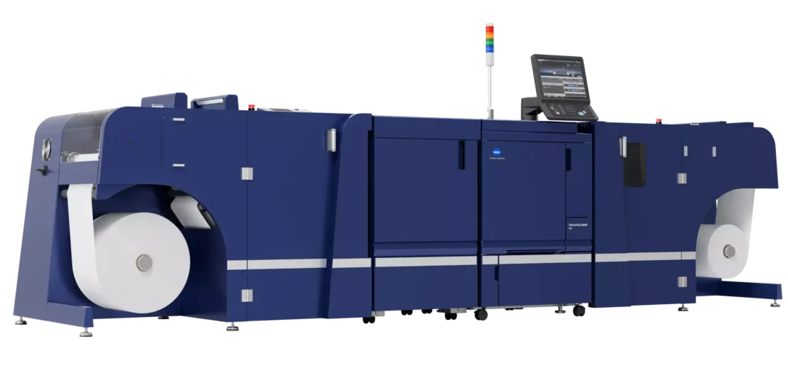 Die AccurioLabel 231 druckt mit bis zu 23,4 m/min; optional übernimmt der IQ-530 die laufende Farb- und Registerregelung (Quelle: Konica Minolta)