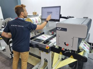 Das Helios Varnish Inspection Module soll von AVT soll die Prüfung transparenter Lacke ohne Additive parallel zur Druckinspektion ermöglichen (Quelle: AVT)