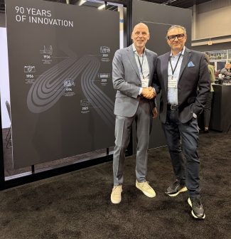 Michiel Borst,Mmanaging Director bei MPS (links) und Christoph Gamper, CEO und Miteigentümer der Durst Group (Quelle: Durst Group)