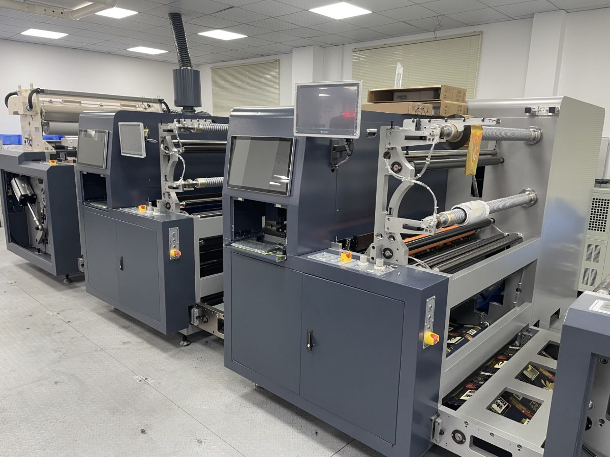 Helmut II erreicht durch die modularen Printbars Druckbreiten bis 1.100 mm (Quelle: PrintsPaul)