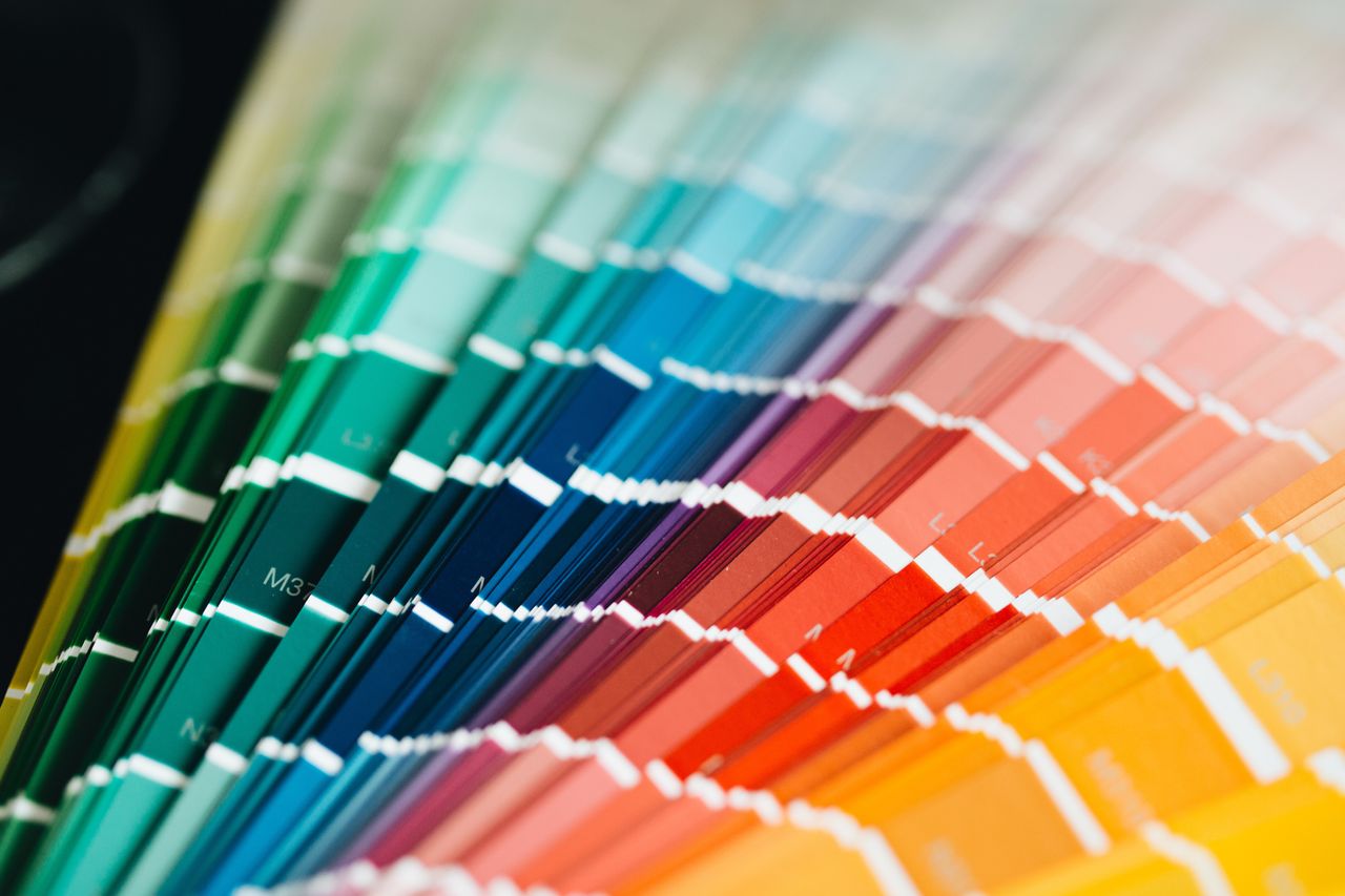 Bildunterschrift: Die neue Generation der UV-Flexodruckfarbenreihe SolarFlex FSP erfüllt die Anforderungen der GIO und SIO (Quelle: Pexels/Peter Olexa)